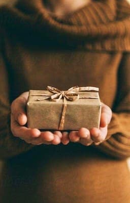 تصویر مقاله چگونه یک هدیه خاص و به‌یادماندنی انتخاب کنیم؟